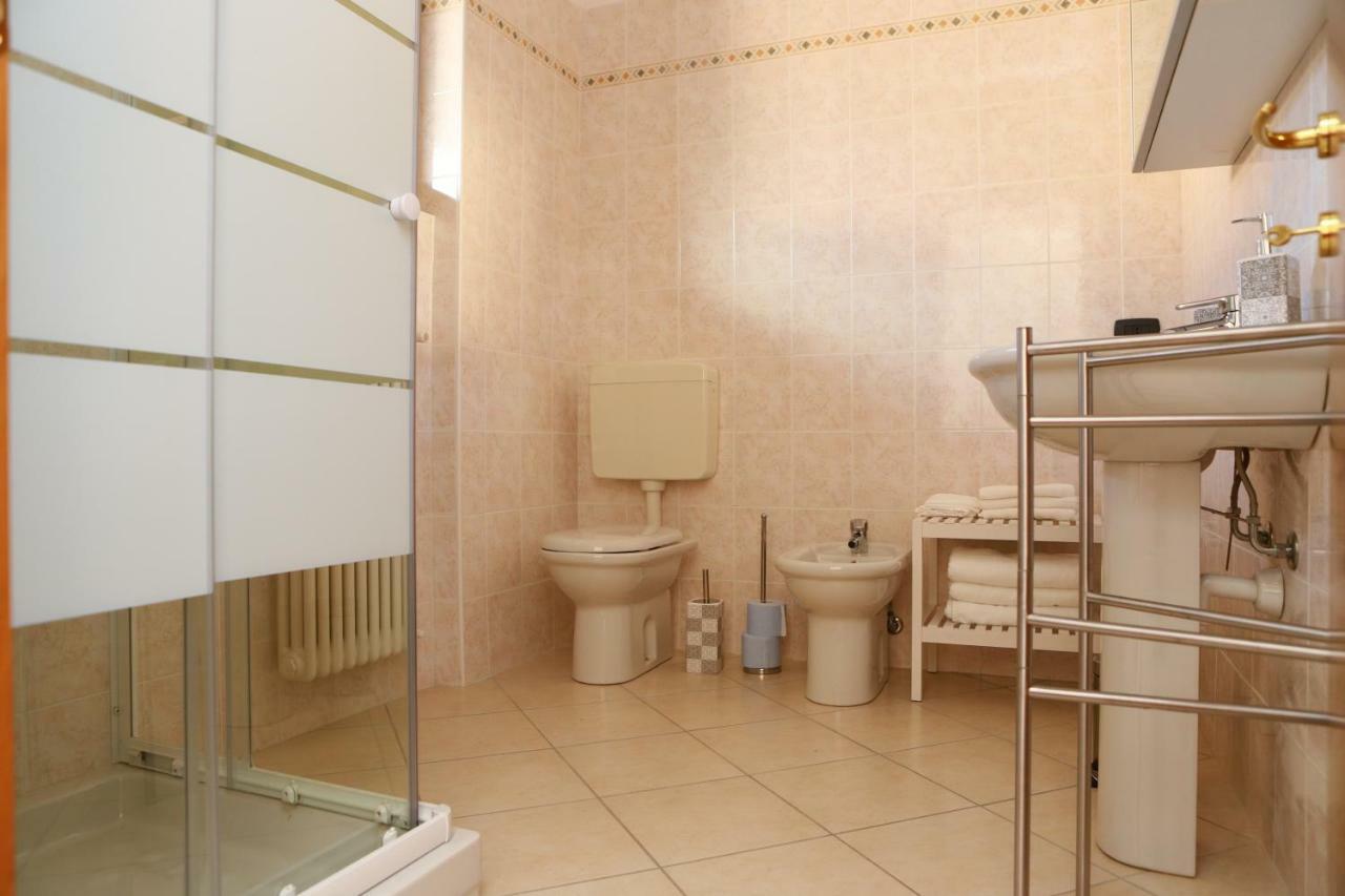 Apartamento Casa "Giardino Sulla Baia" Colico Exterior foto